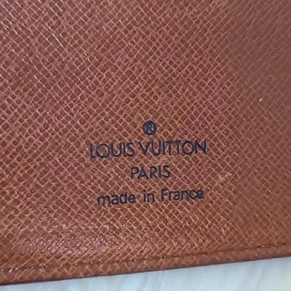 💯 Authentic Louis Vuitton Monogram Bifold Wallet 🍀